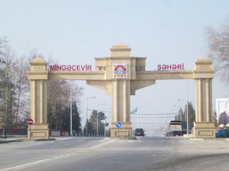 Şok: Maşının qarşısını kəsib atəş açdı - Rəsmi