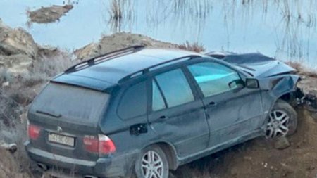 Azərbaycanda məmur “X5”-lə qəzaya düşdü – Foto