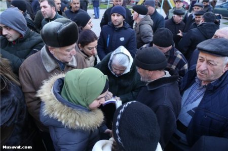 Rauf Arifoğlu Mehmandarov küçəsinin sakinləri ilə görüş keçirdi - FOTOLAR