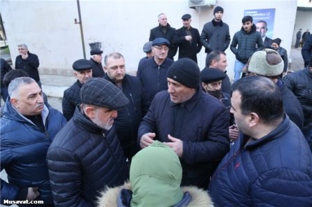 Rauf Arifoğlu Mehmandarov küçəsinin sakinləri ilə görüş keçirdi - FOTOLAR