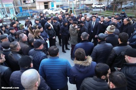 Rauf Arifoğlu Mehmandarov küçəsinin sakinləri ilə görüş keçirdi - FOTOLAR