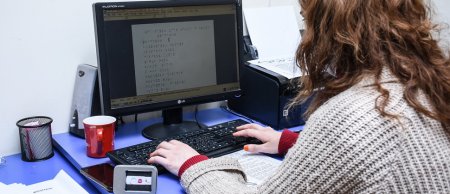 “Nar” görmə məhdudiyyətli insanlar üçün audio-kitablar hazırladı