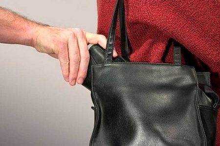 Bakıda ticarət mərkəzindən oğurluq edilib..