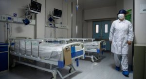 Çində koronavirusun müalicə edildiyi xəstəxananın baş həkimi də öldü