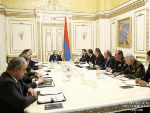 Paşinyan əsgər ölümlərinə görə generalları topladı