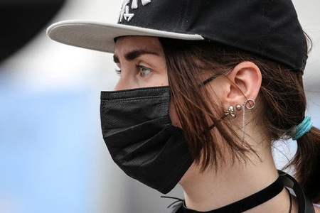 Almaniyada tibbi maska çatışmazlığı yaranıb