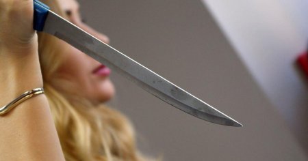 Bakıda qız atasını bıçaqladı