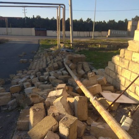 Güclü külək Bakıda qaz xəttini zədələyib (FOTO)