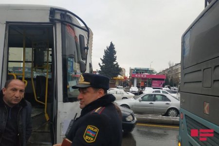 Bakıda iki marşrut avtobusu toqquşub - FOTO..