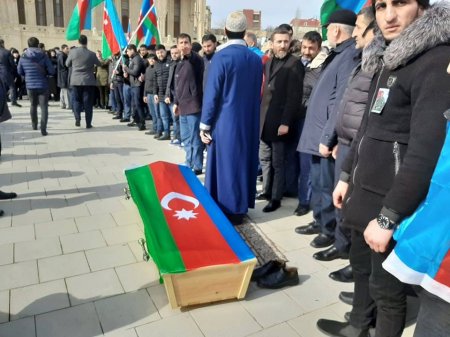 Qoşqar Hacıyevlə vida mərasimi keçirilir (FOTOLAR)..