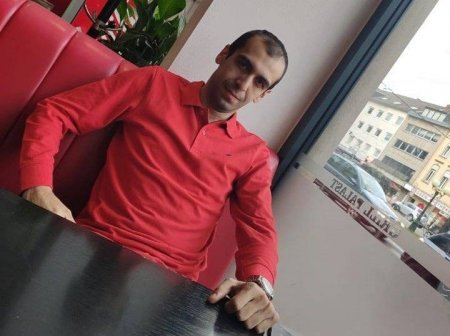 Azərbaycanlı şirkət rəhbəri maşınını evə çevirdi – VİDEO