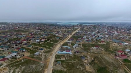 Abşeron rayonunda 4 qəsəbə və 1 kənd ərazisində yollar təmir edilir (FOTO)..