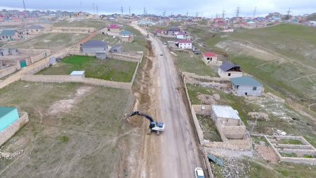 Abşeron rayonunda 4 qəsəbə və 1 kənd ərazisində yollar təmir edilir (FOTO)..