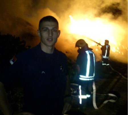 Polis əməkdaşı yasaq eşq yaşadığı qadınla birgə mindiyi maşını partlatdı - Fotolar
