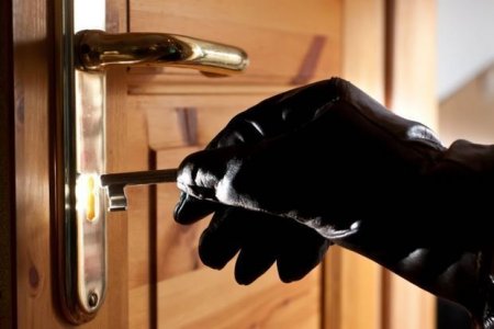 Yeniyetmələr “Quran” kursuna oğurluğa getdi: Kassa açılmadı