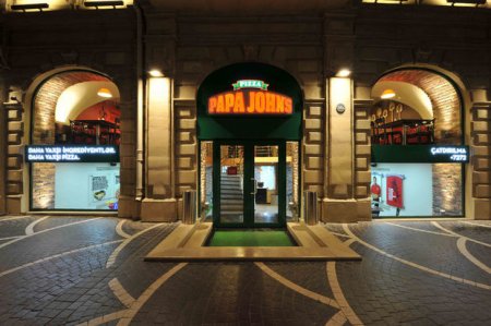 Bakıda “Broker Əbülfəz”in oğluna aid “Papa Johns Pizza” restoranın qarşısında meyit tapılıb