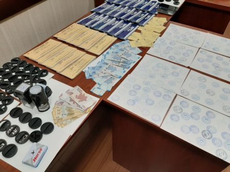 Saxta sənədlərlə maliyyə əməliyyatları aparan dəstə üzvlərini ifşa edilib..