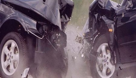 Bakıda 2 avtomobil toqquşdu: xəsarət alan var..