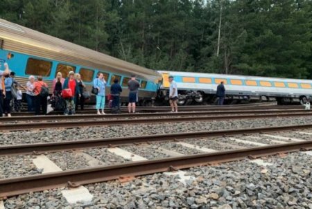 Avstraliyada qatar relsdən çıxdı, ölənlər var - FOTO..