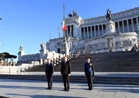 Prezident Romada naməlum əsgər abidəsini ziyarət edib - FOTO..