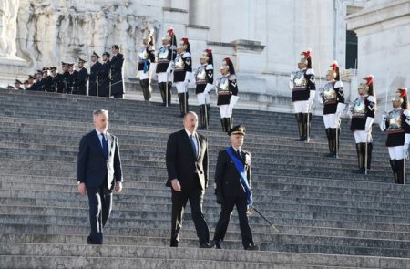 Prezident Romada naməlum əsgər abidəsini ziyarət edib - FOTO..