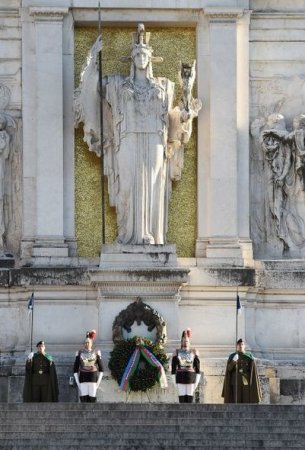 Prezident Romada naməlum əsgər abidəsini ziyarət edib - FOTO..