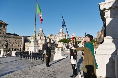 Prezident Romada naməlum əsgər abidəsini ziyarət edib - FOTO..