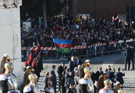 Prezident Romada naməlum əsgər abidəsini ziyarət edib - FOTO..