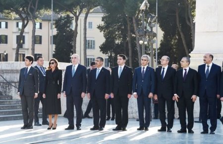 Prezident Romada naməlum əsgər abidəsini ziyarət edib - FOTO..