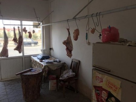 Yevlaxda qanunsuz heyvan kəsimi məntəqəsi aşkarlanıb..