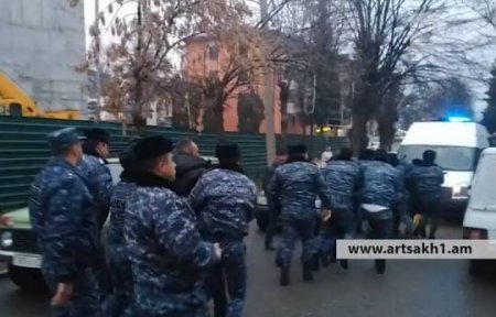 Separatçı rejim Xankəndidə “istefa” avto-yürüşünün qarşısını zorakılıqla aldı-FOTO