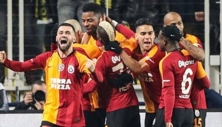 Qol vuran futbolçuların adını boynuna döymə etdirdi - 