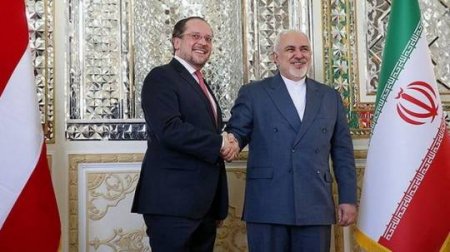 Bütün dünya virusa görə təlaşdadır, Cavad Zərif zarafat edir - FOTO