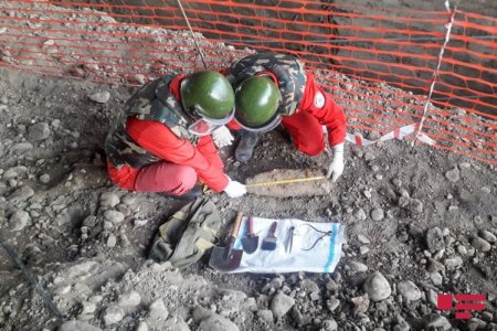 Gəncədə xəstəxananın yaxınlığında top mərmisi tapılıb