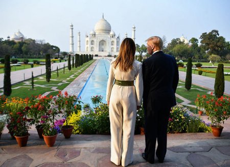 ABŞ-ın birinci xanımının hindsayağı geyimini lağa qoydular - FOTO