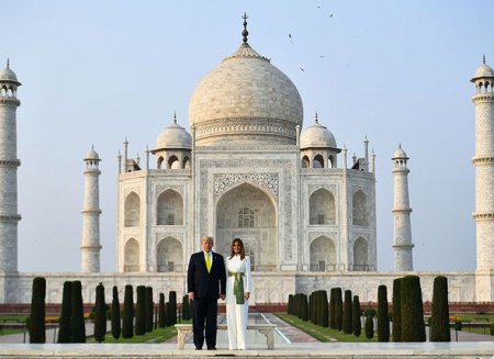 ABŞ-ın birinci xanımının hindsayağı geyimini lağa qoydular - FOTO