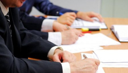 Azərbaycanda vəzifəli şəxslər maliyyə məlumatlarını təqdim edəcək - RƏSMİ