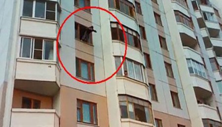 Bakıda 3 yaşlı uşaq 7-ci mərtəbədən yıxıldı