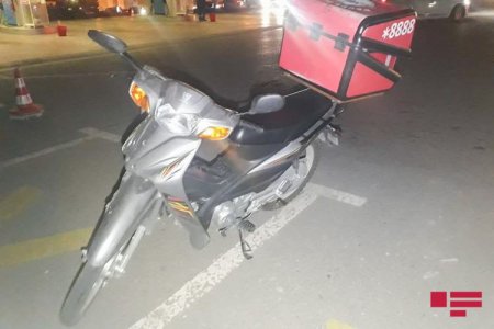 Bakıda motosiklet avtomobilə çırpılıb, xəsarət alan var - FOTO