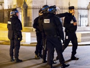 Paris məscidində atışma 