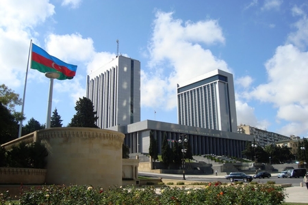 Milli Məclisin Hesablayıcı komissiyasına yeni sədr və katib seçilib