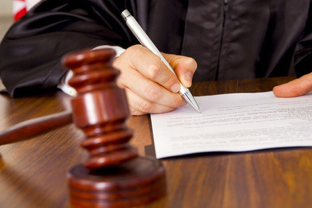 29 yaşlı şəxsə 17 il müddətinə həbs cəzası verildi: O, bacısı ilə münasibətindən şübhələndiyi şəxsi öldürməkdə suçlanır