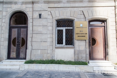 Qadının başını kəsən keçmiş məhkumun məhkəməsi başlayır