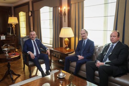 Çavuşoğlu BMT-nin Suriya üzrə xüsusi nümayəndəsini “Bahar qalxanı” əməliyyatı haqda məlumatlandırıb