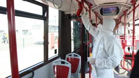 Bakıda avtobuslar xüsusi dərman məhlulları ilə təmizlənir
