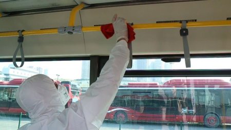 Bakıda avtobuslar xüsusi dərman məhlulları ilə təmizlənir