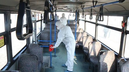 Bakıda avtobuslar xüsusi dərman məhlulları ilə təmizlənir