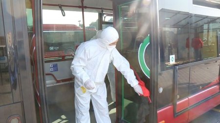 Bakıda avtobuslar xüsusi dərman məhlulları ilə təmizlənir