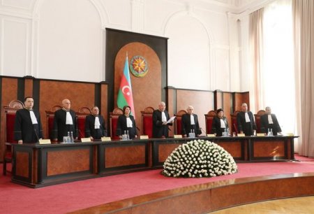 Konstitusiya Məhkəməsinin seçkilərlə bağlı iclası başladı
