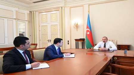 Prezidentdən yeni icra başçısına irad: "Yaşça kiçiksən, yerini dəyiş" (VİDEO)